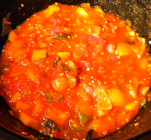 Spicy Tomato Sauce - Slow Cooker Recipe